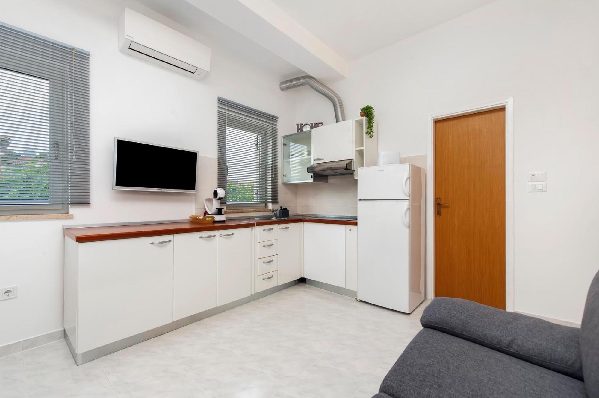 Apartman Nevera Adults Only 로비니 외부 사진
