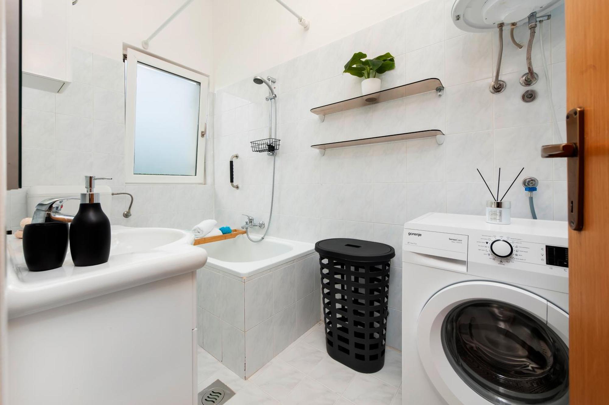Apartman Nevera Adults Only 로비니 외부 사진