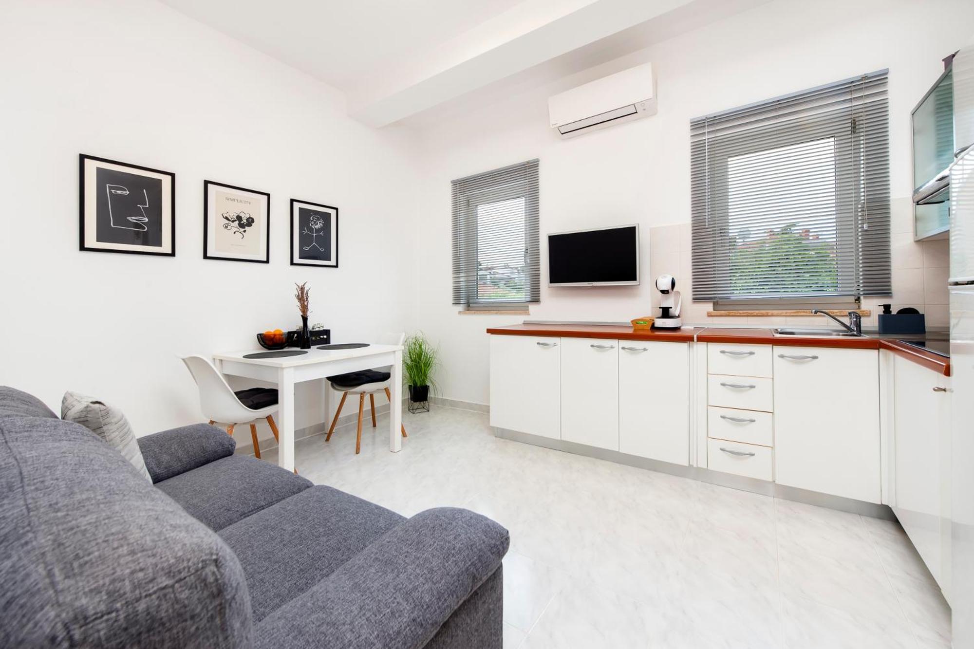 Apartman Nevera Adults Only 로비니 외부 사진